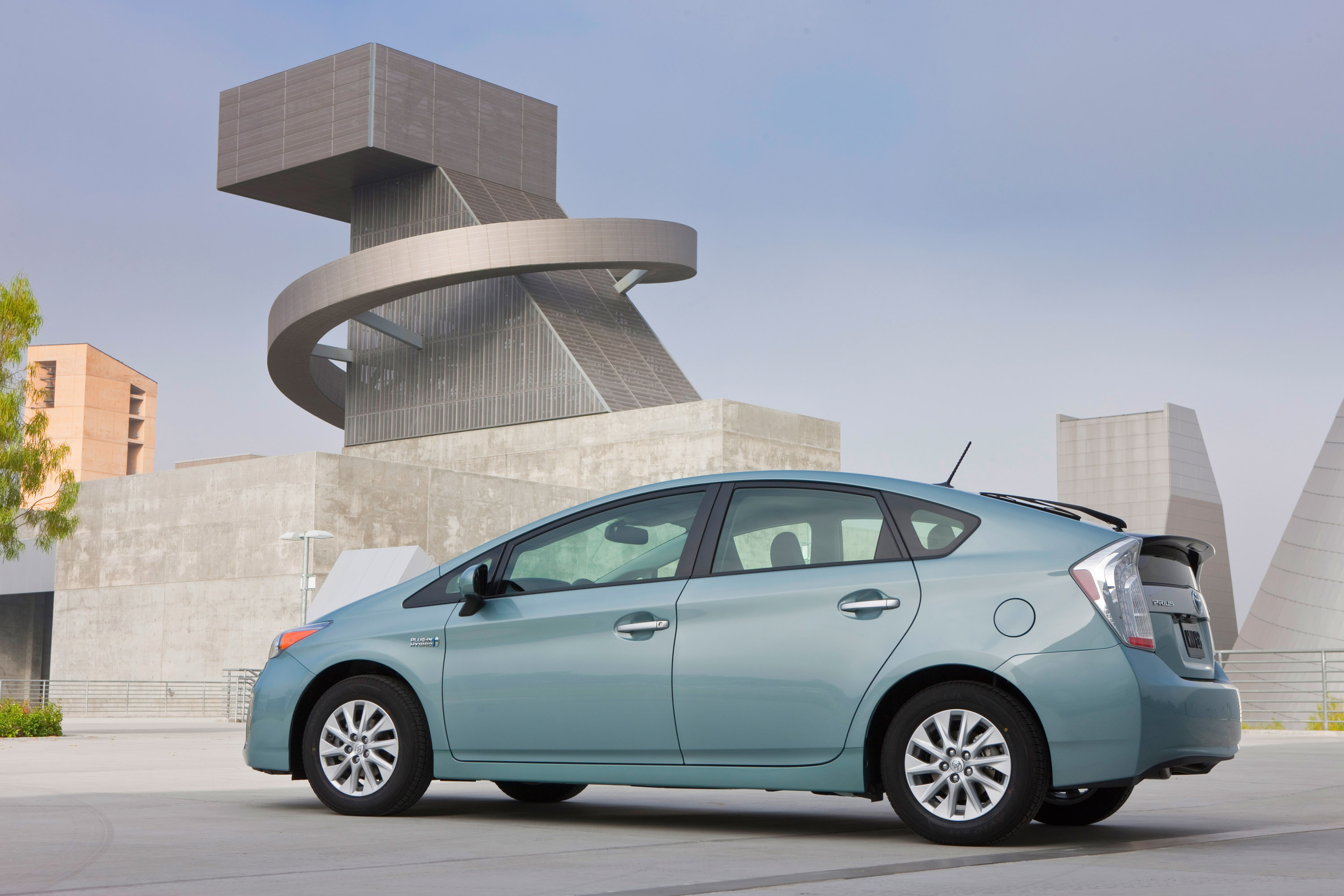 Toyota Introduces 2017 Prius Plug In Hybrid Digital Dealer Joining